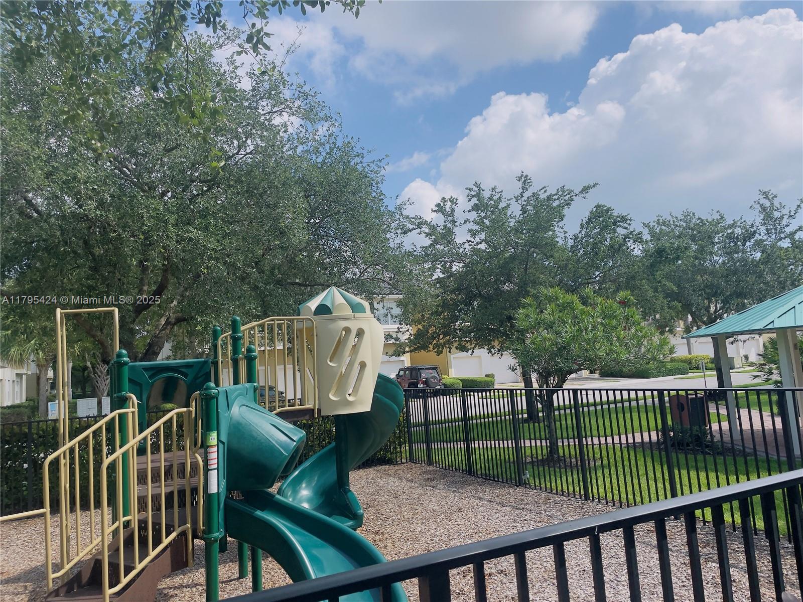 LEXINGTON LAKES - Residential