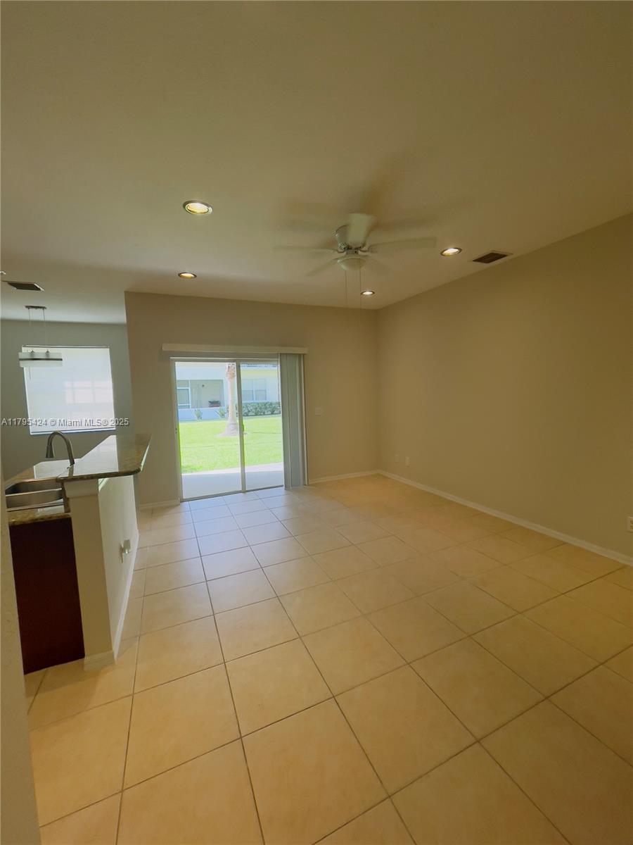LEXINGTON LAKES - Residential