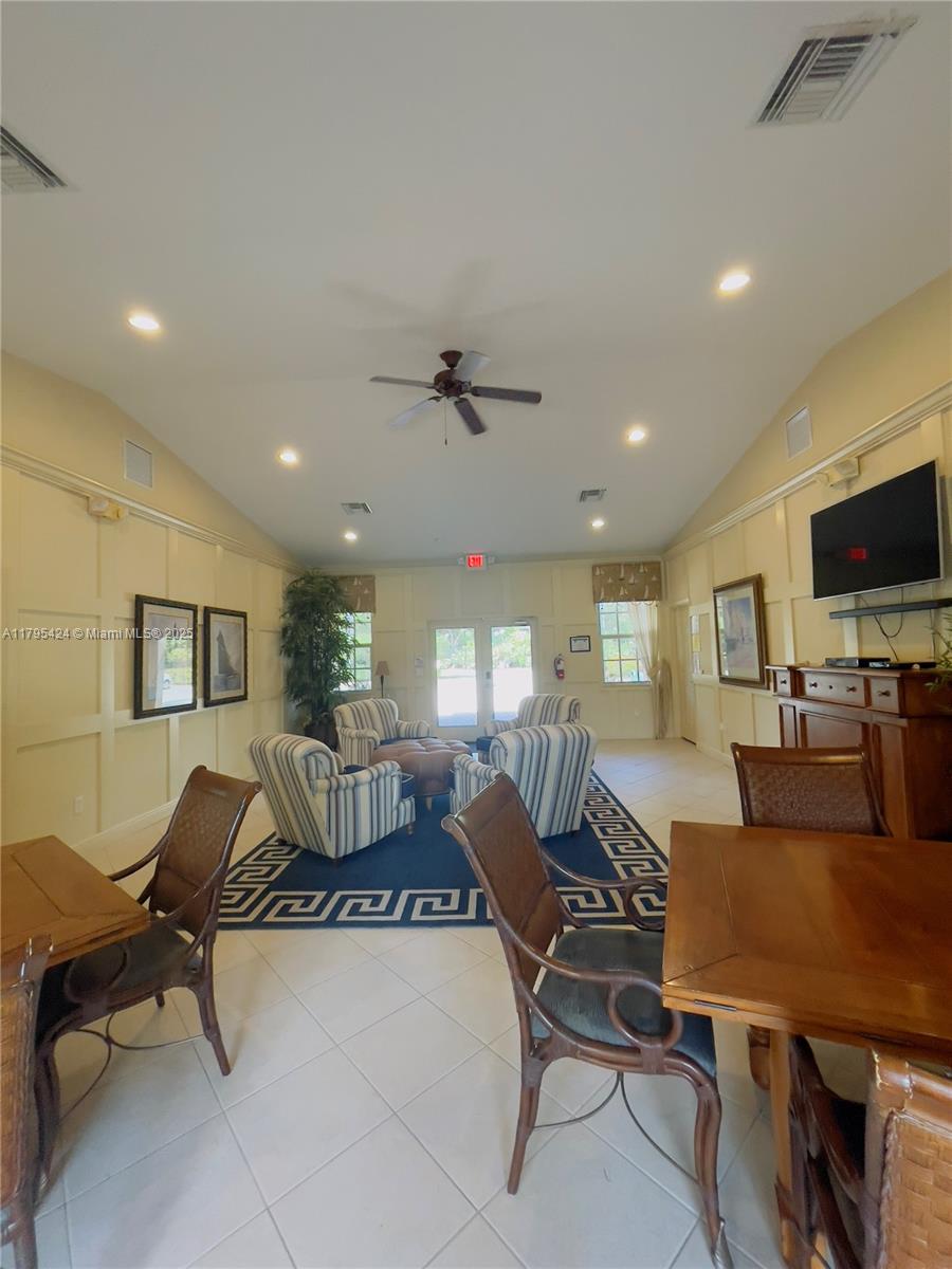 LEXINGTON LAKES - Residential