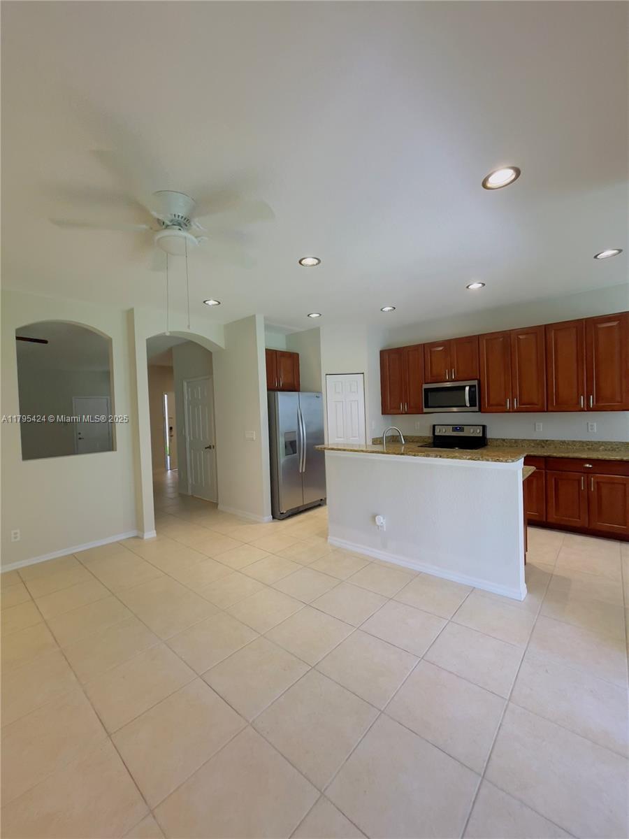 LEXINGTON LAKES - Residential