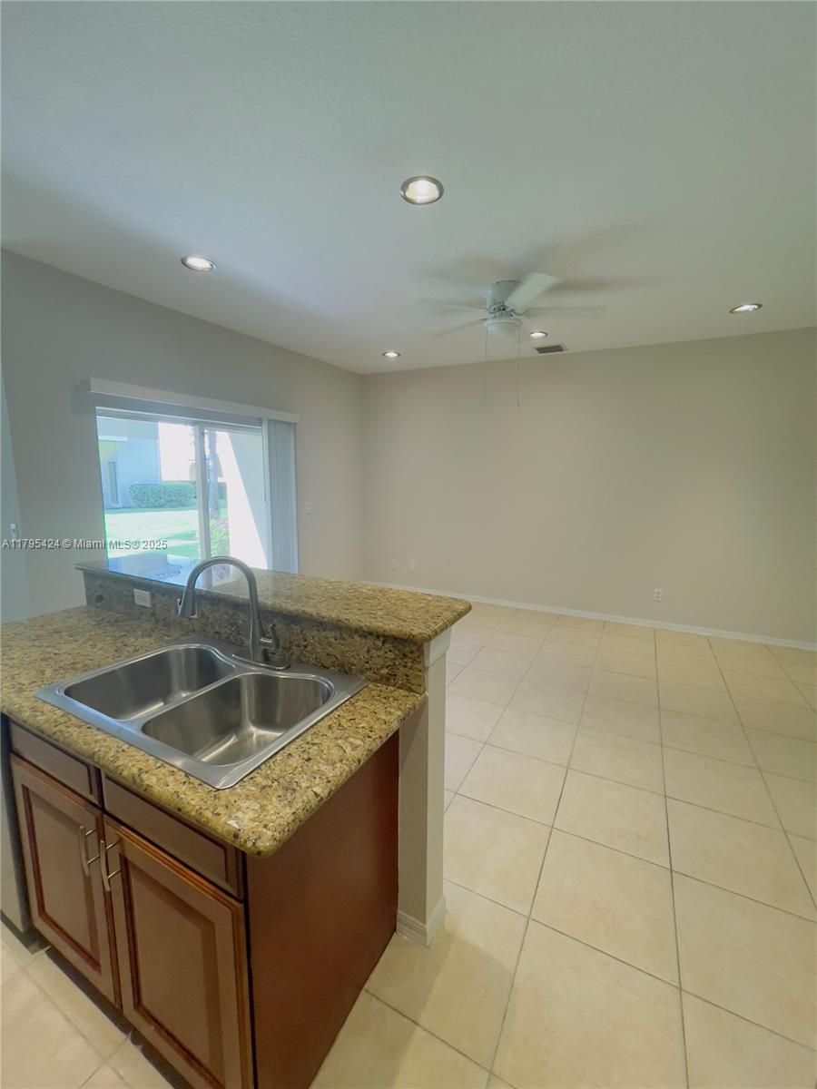 LEXINGTON LAKES - Residential