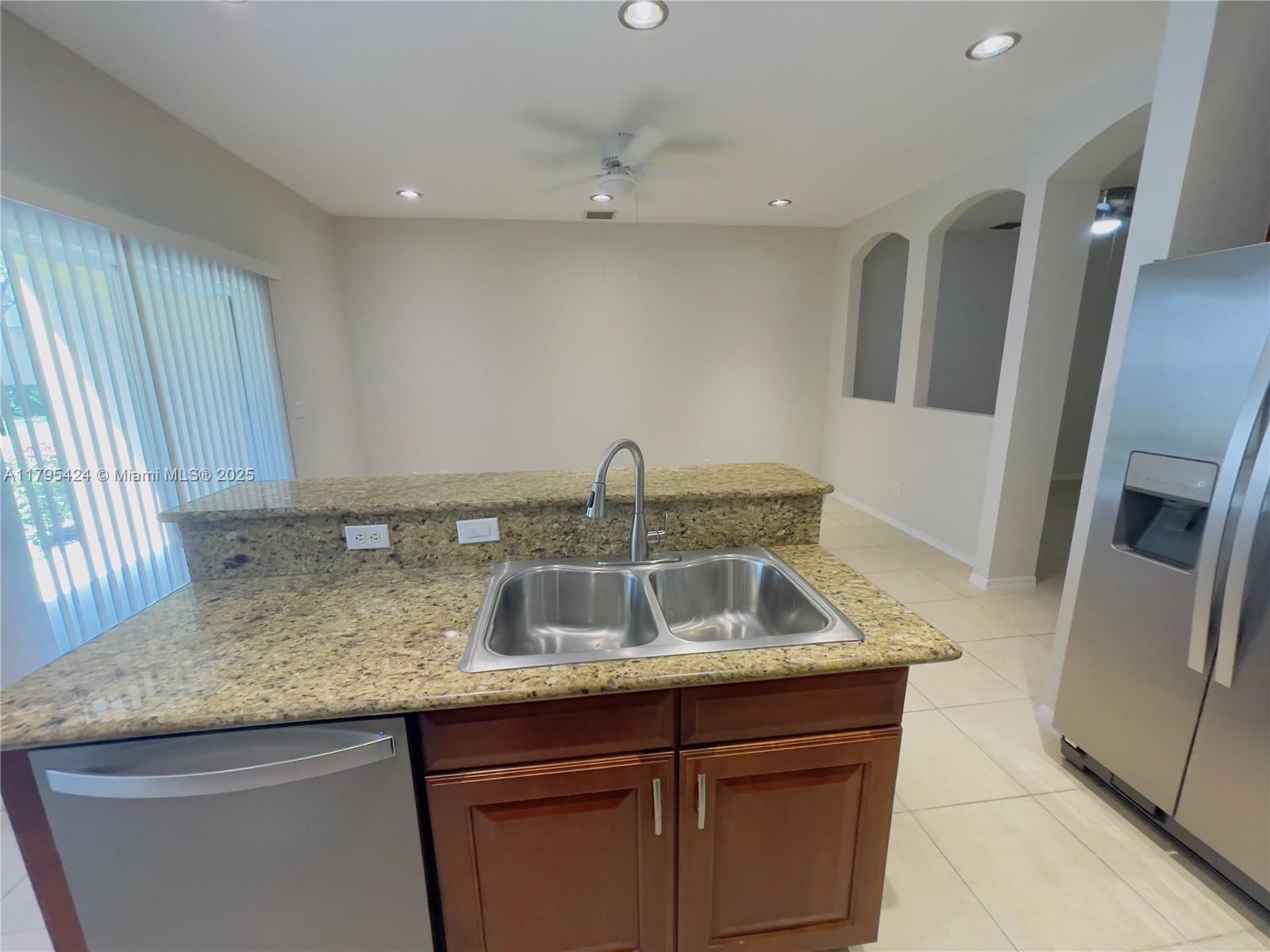 1560 Se Wilshire Pl 103, Stuart, Martin County, Florida - 3 Bedrooms  
3 Bathrooms - 