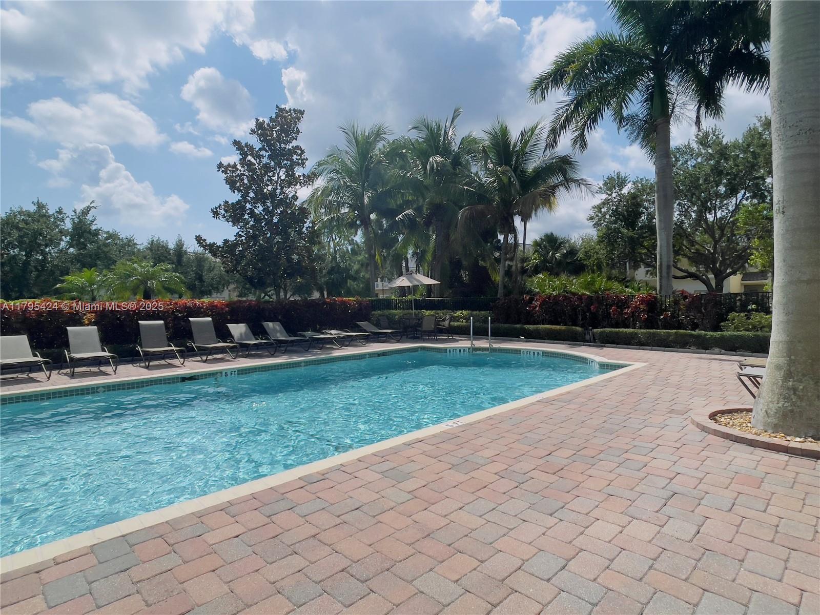 LEXINGTON LAKES - Residential