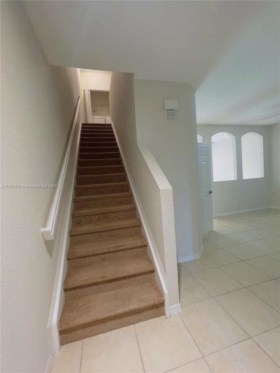 LEXINGTON LAKES - Residential