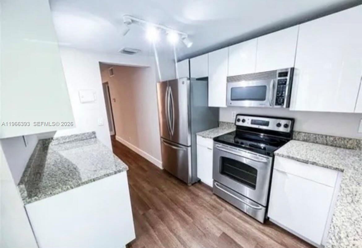 CYPRESS TREE CONDO BLDG 9 - Residential