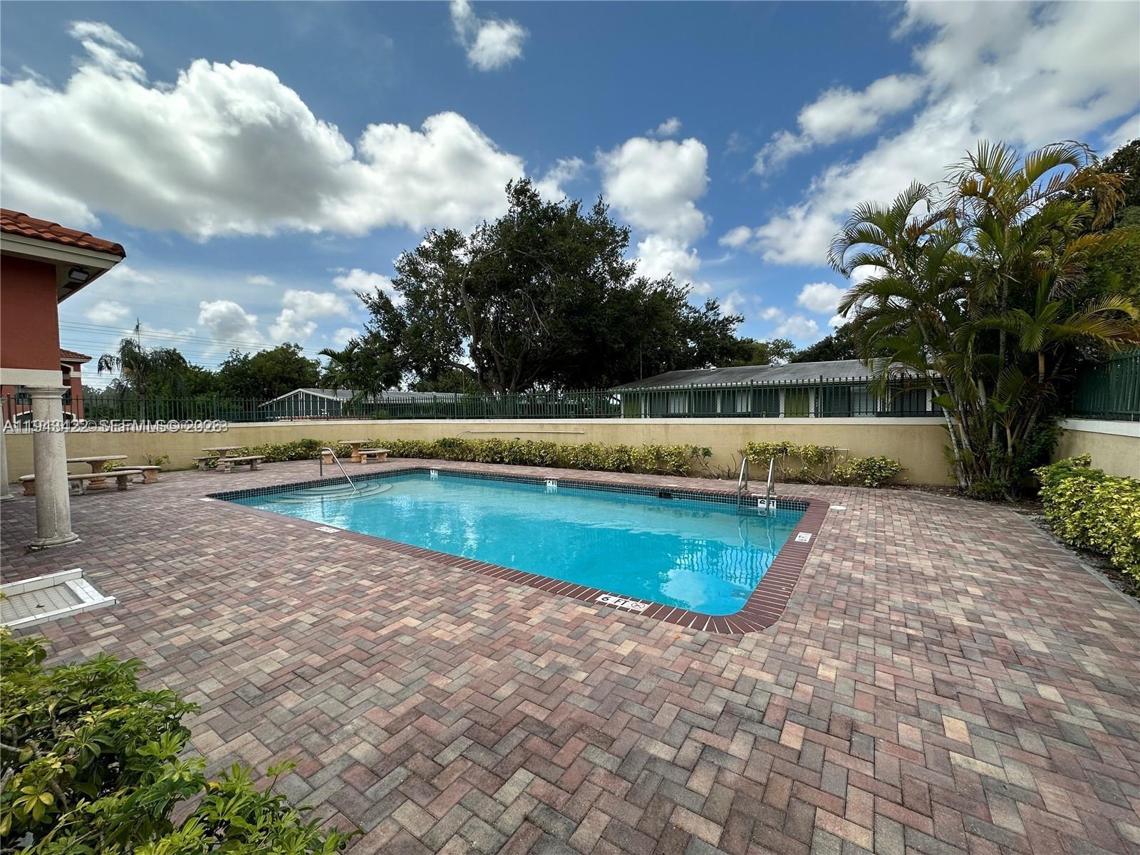 VISTA ALEGRE TOWNHOMES VI - Residential