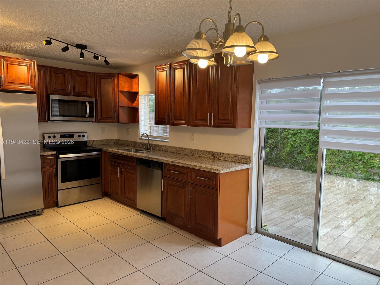 VISTA ALEGRE TOWNHOMES VI - Residential