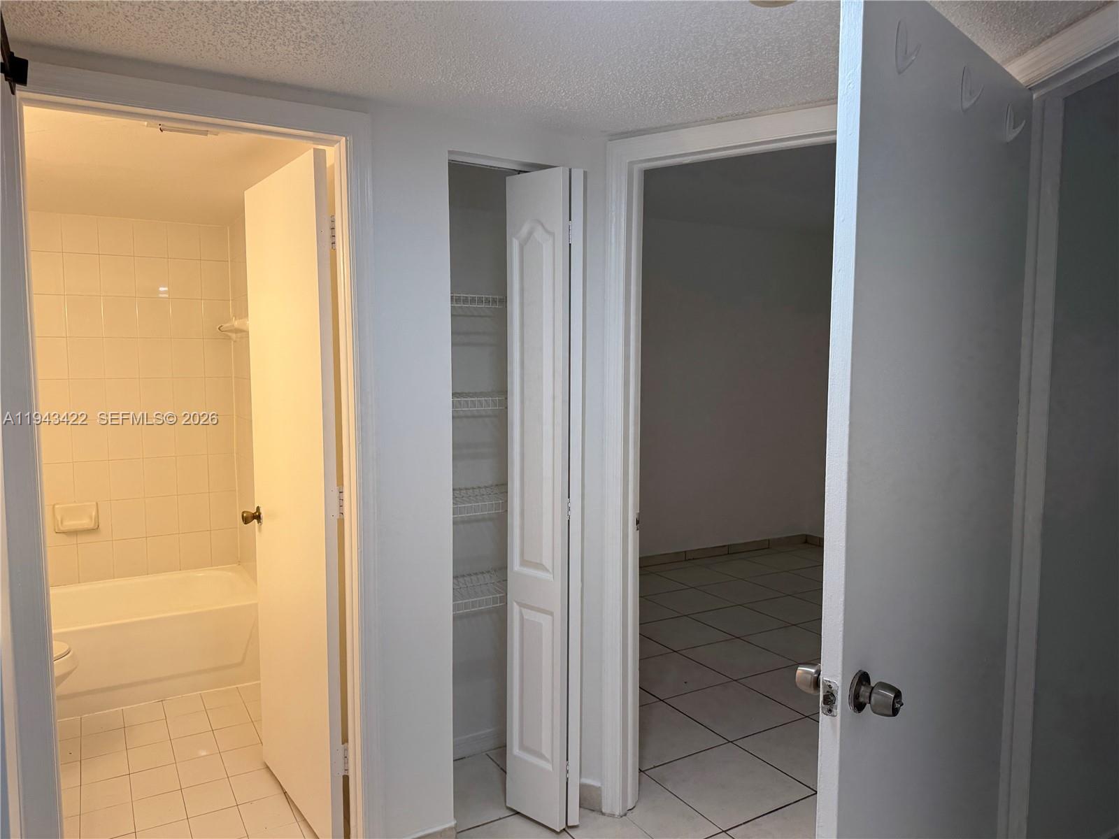 VISTA ALEGRE TOWNHOMES VI - Residential