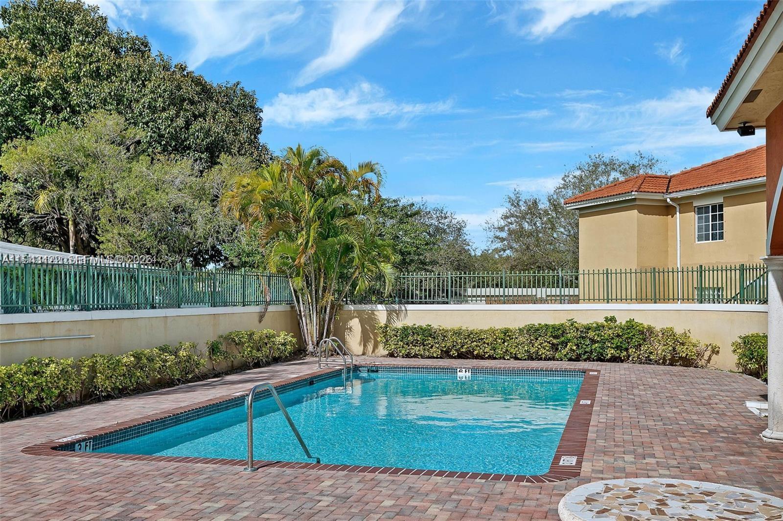 VISTA ALEGRE TOWNHOMES VI - Residential