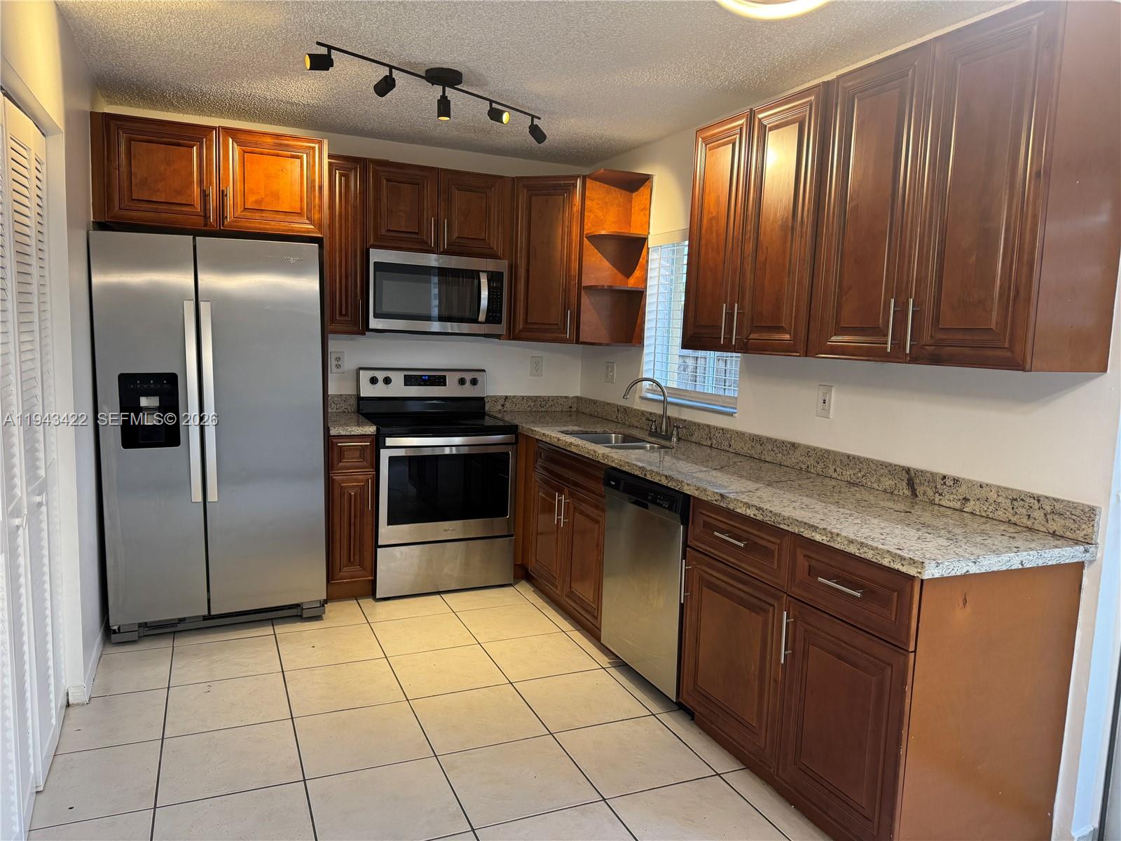 VISTA ALEGRE TOWNHOMES VI - Residential