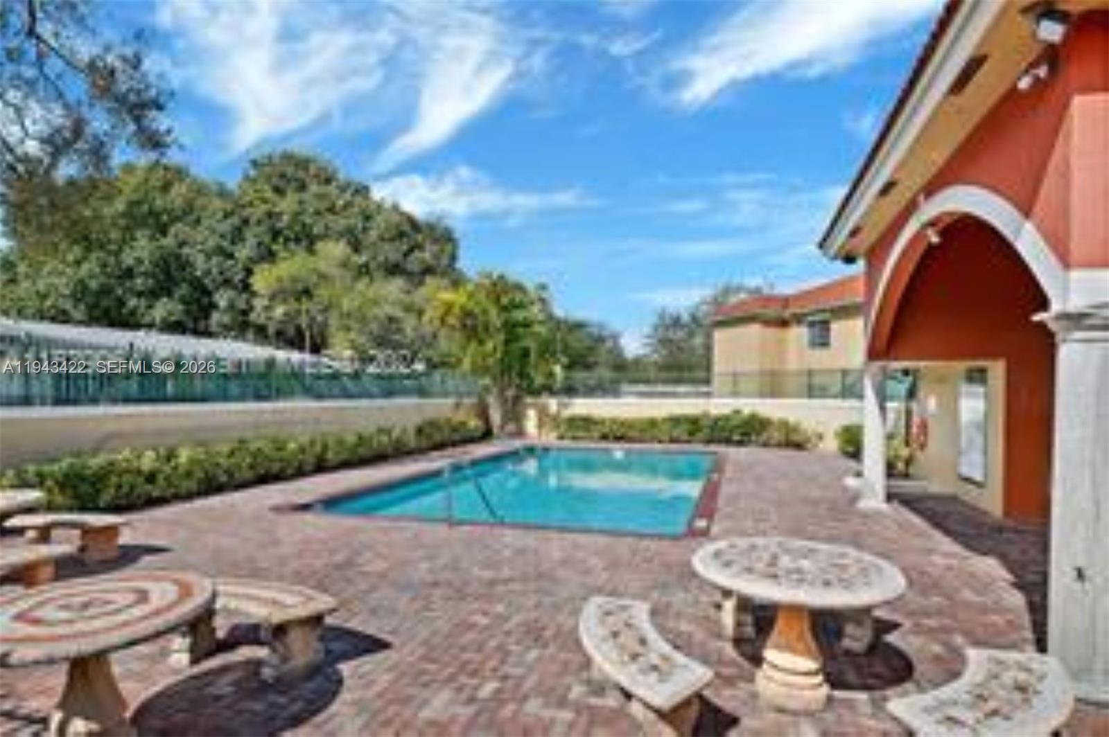 VISTA ALEGRE TOWNHOMES VI - Residential