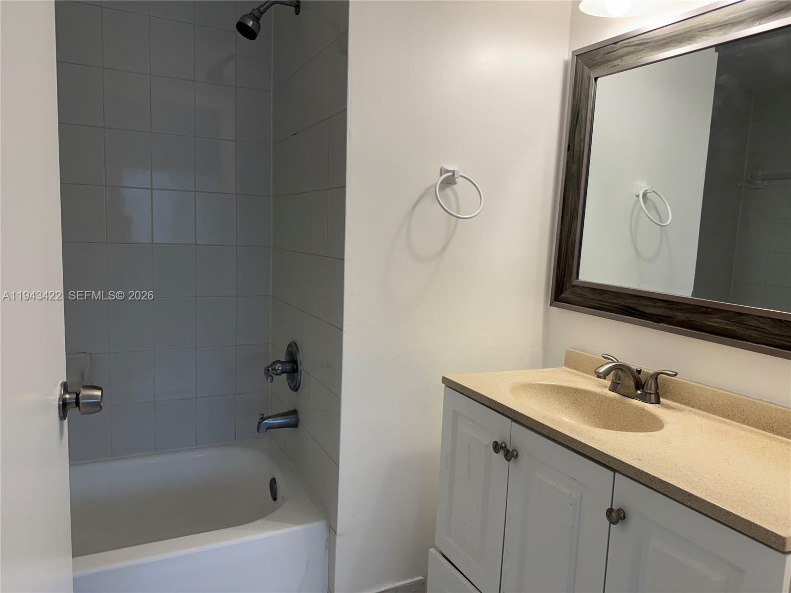 VISTA ALEGRE TOWNHOMES VI - Residential