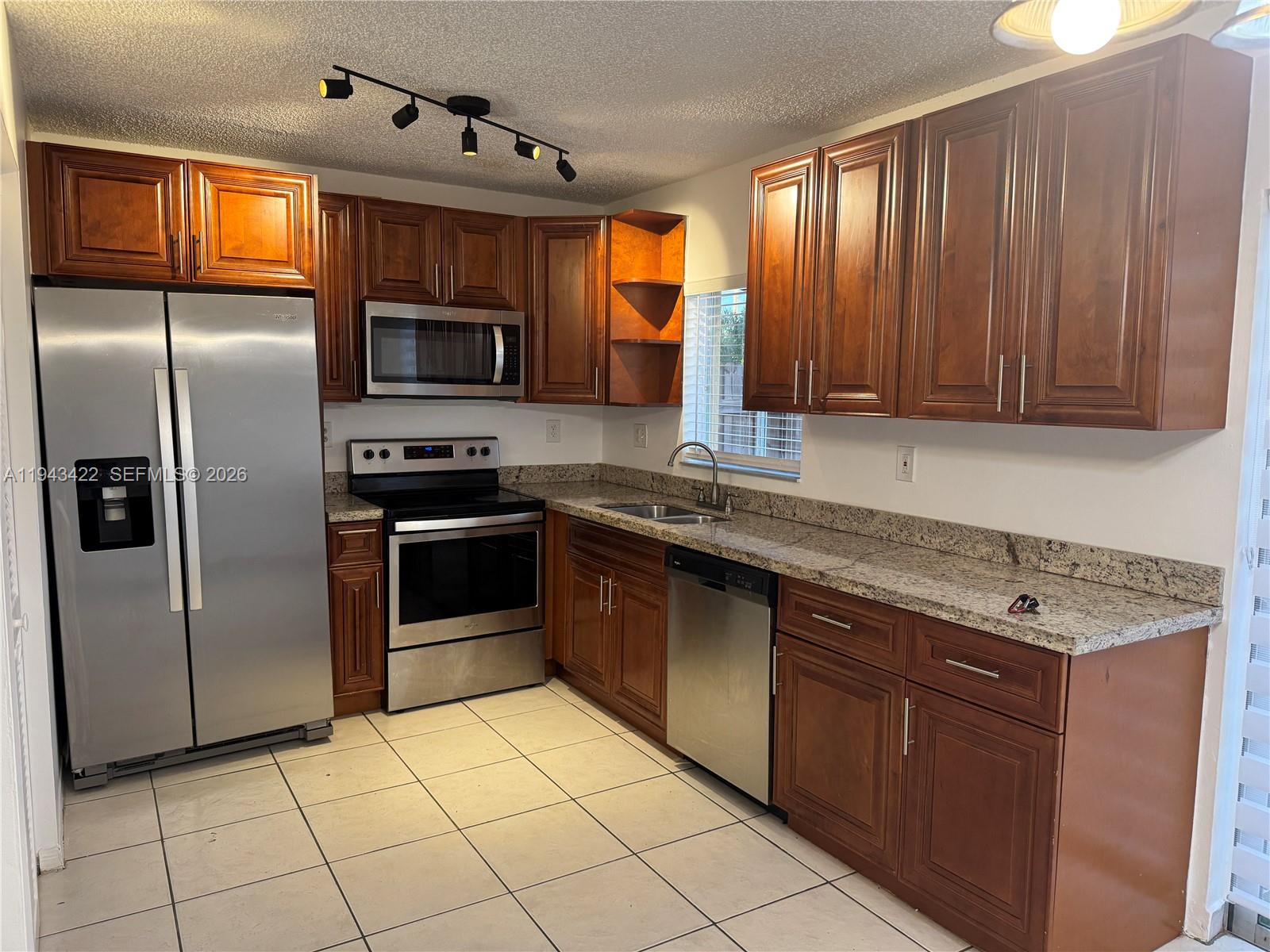 VISTA ALEGRE TOWNHOMES VI - Residential