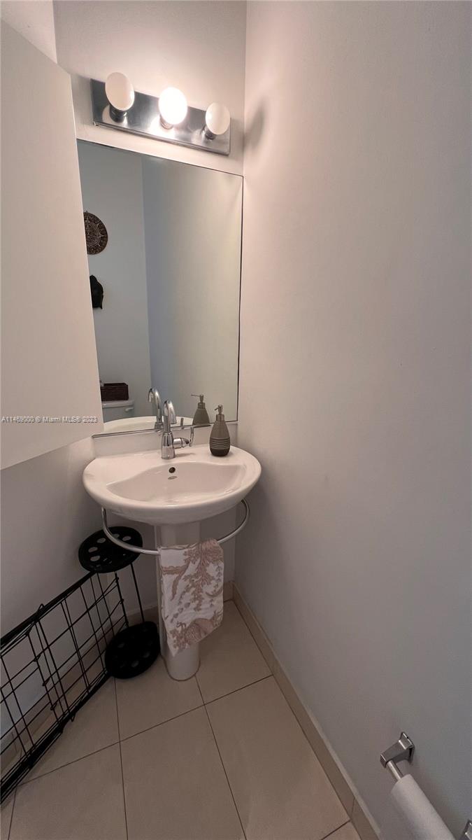 PLATINUM CONDO - Residential Lease