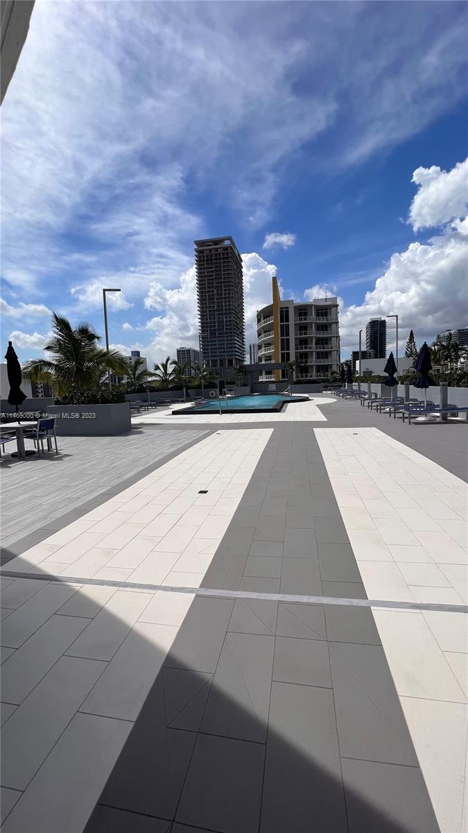 PLATINUM CONDO - Residential Lease