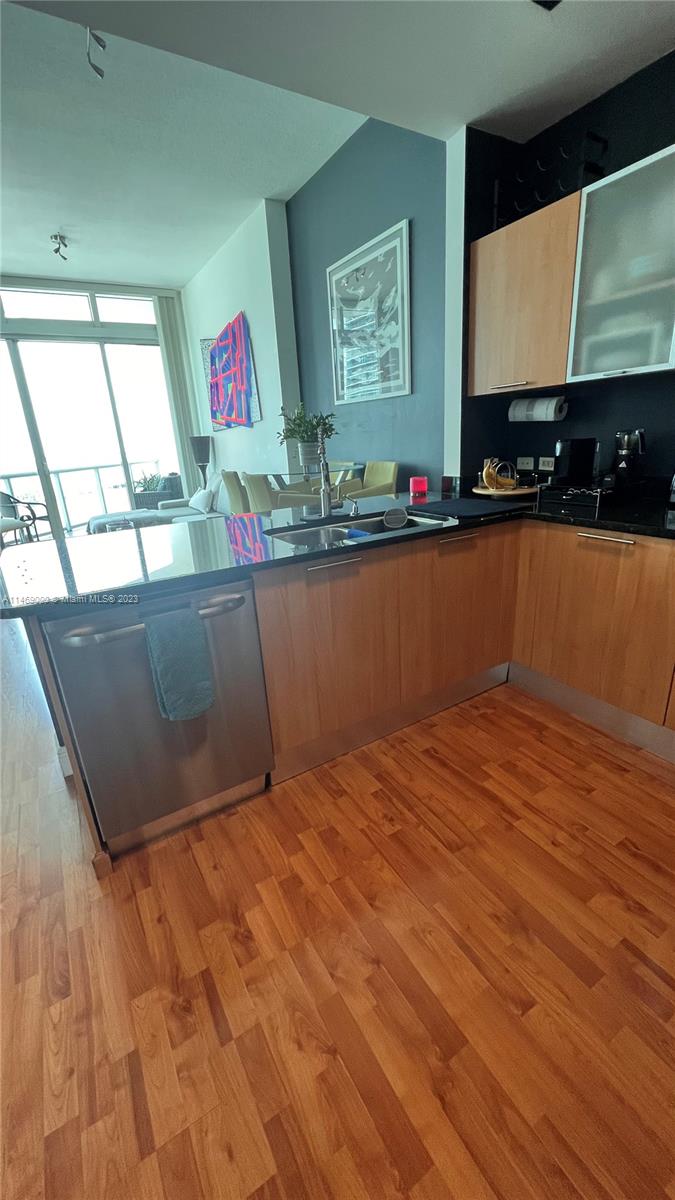 PLATINUM CONDO - Residential Lease