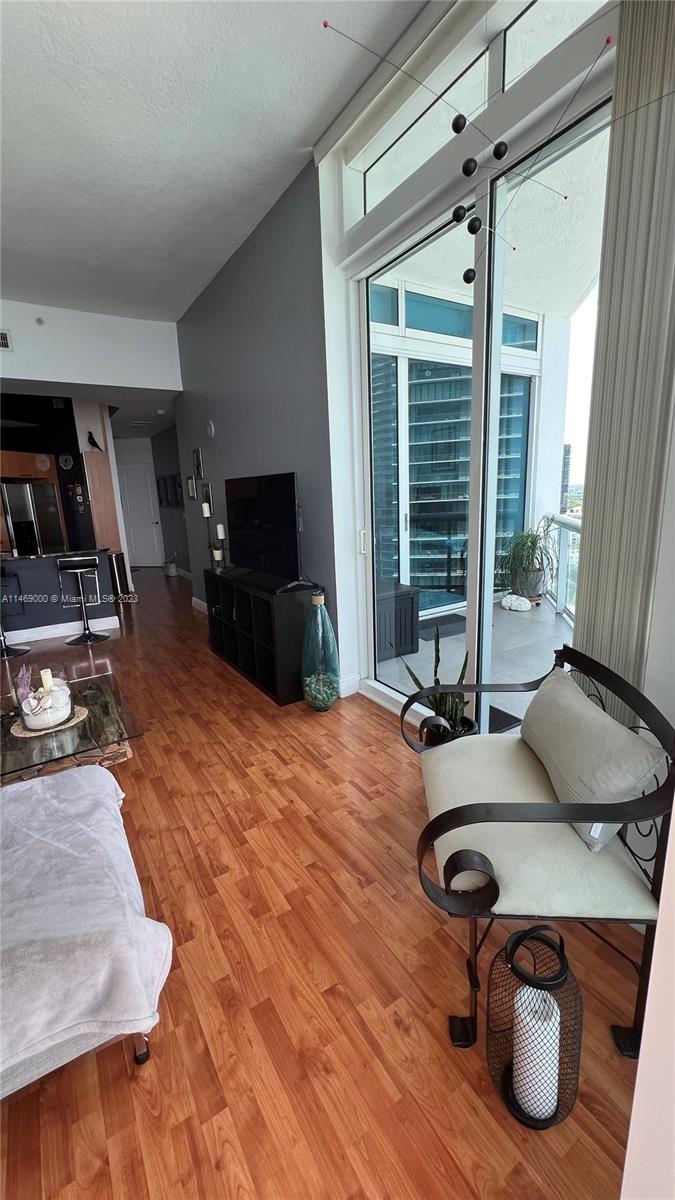 PLATINUM CONDO - Residential Lease