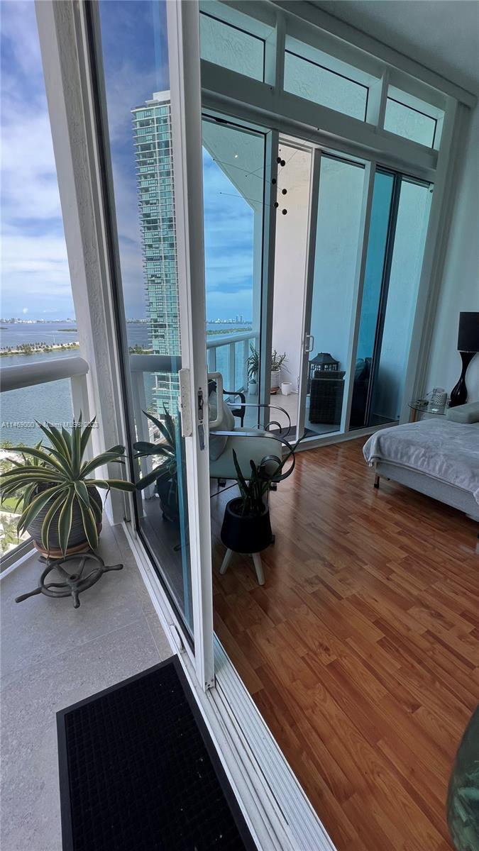 PLATINUM CONDO - Residential Lease