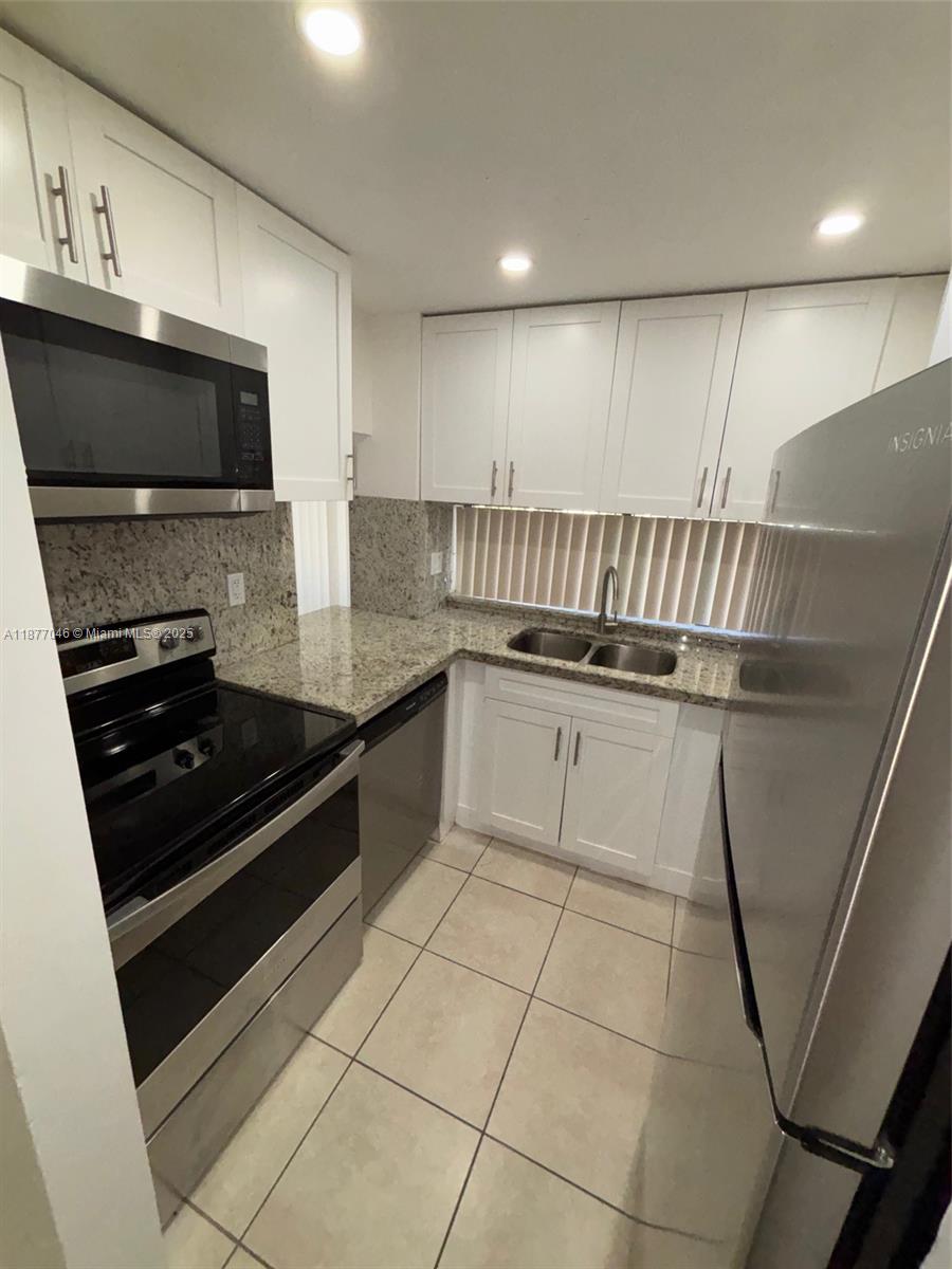 PLAZA OF AMERICAS CONDO P - Residential Lease