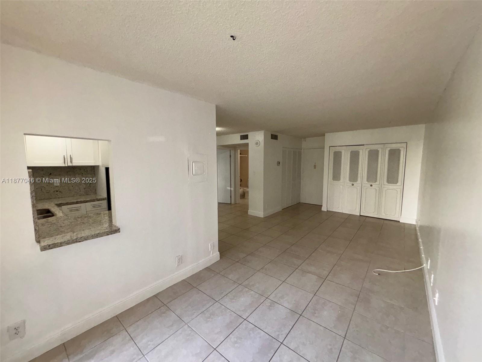 PLAZA OF AMERICAS CONDO P - Residential Lease