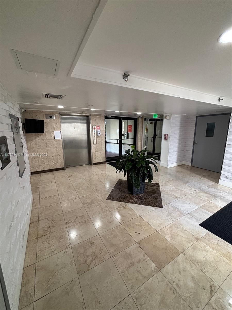 PLAZA OF AMERICAS CONDO P - Residential Lease