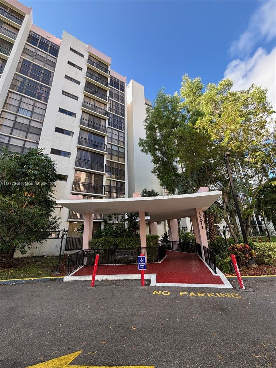 PLAZA OF AMERICAS CONDO P - Residential Lease