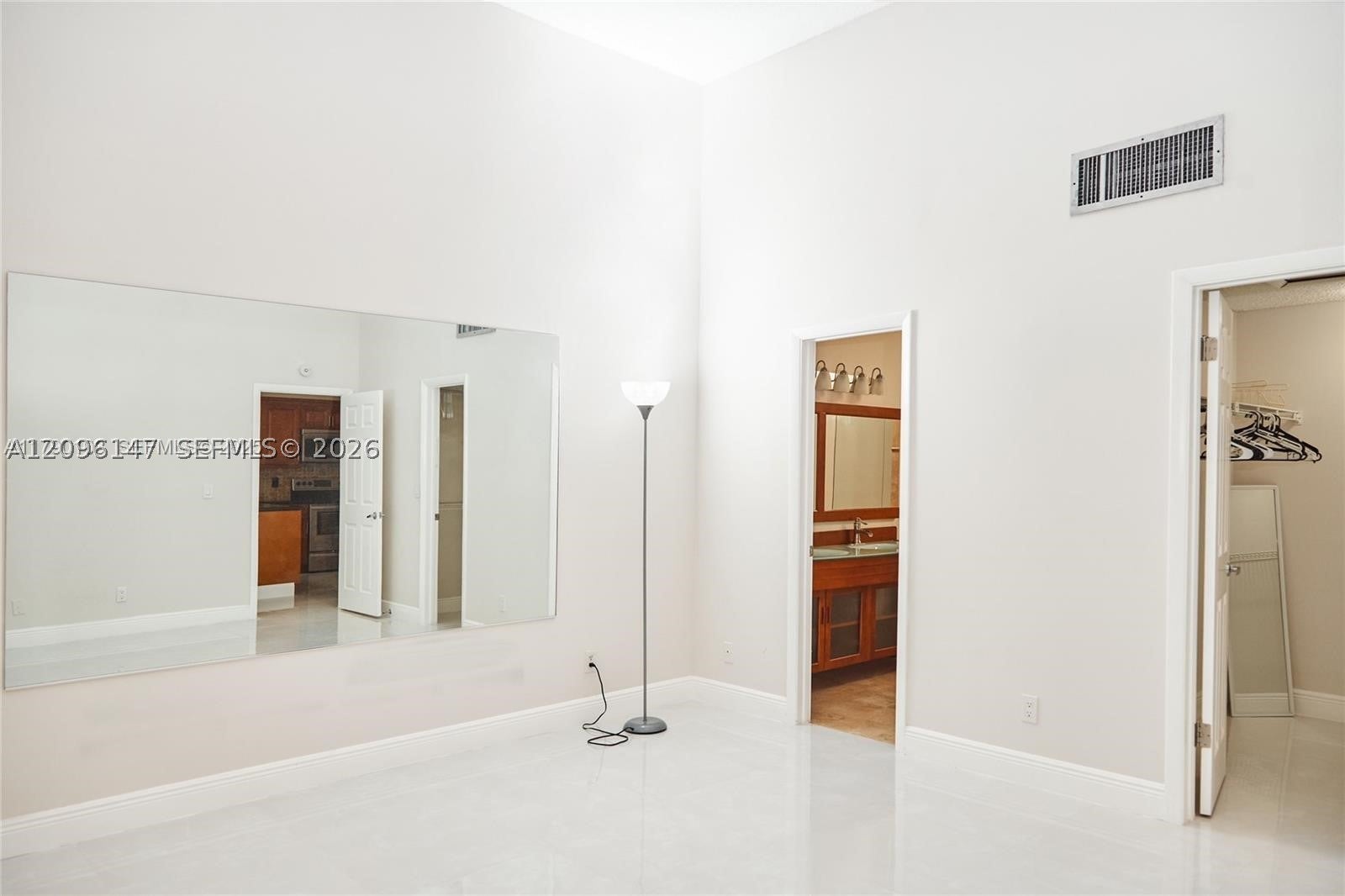 347 Leslie Dr