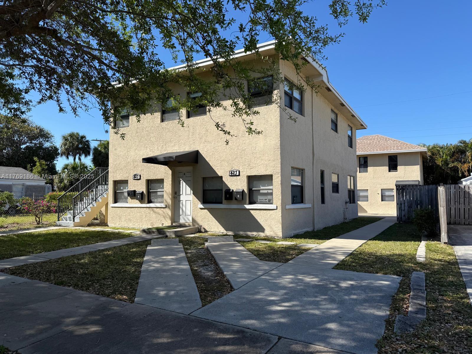NORTH PALM BCH 3 - Residential Lease