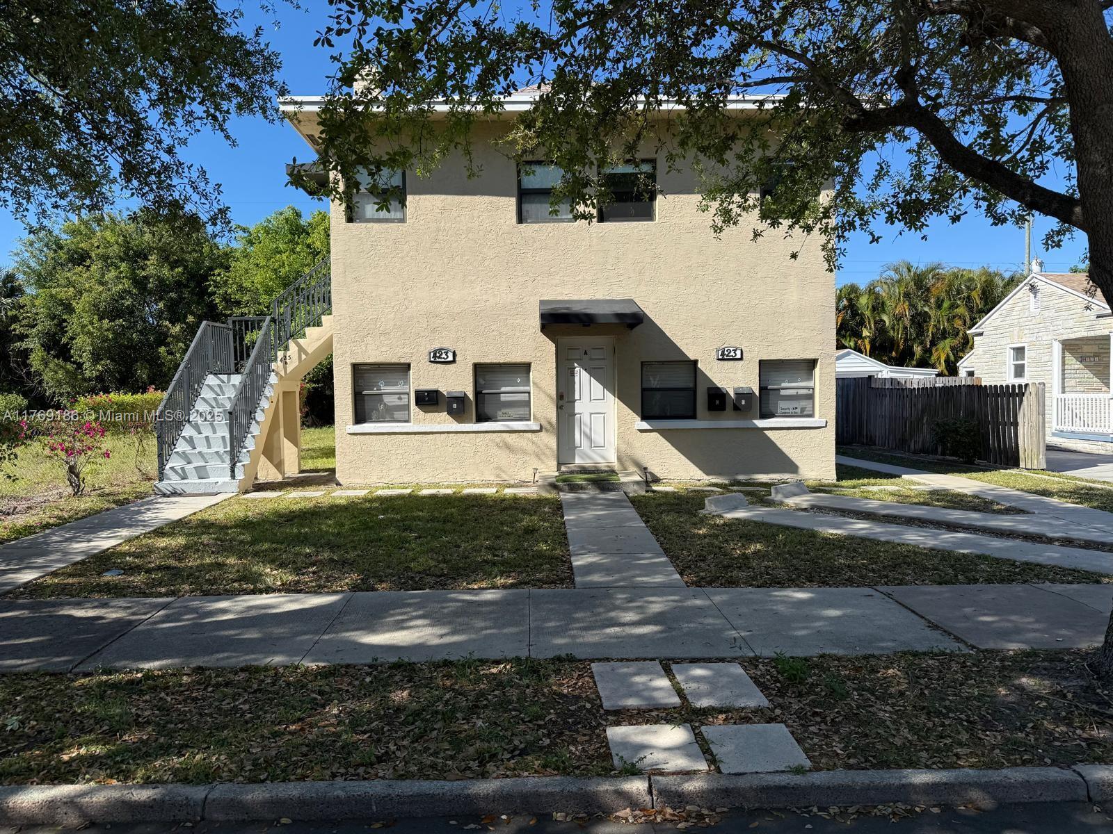 NORTH PALM BCH 3 - Residential Lease