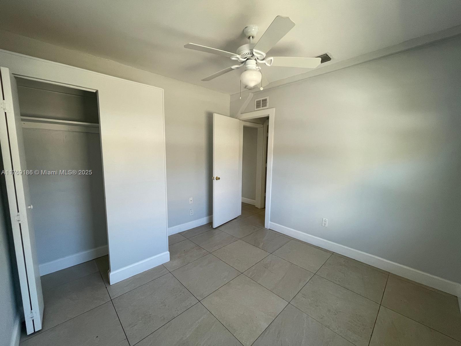 NORTH PALM BCH 3 - Residential Lease