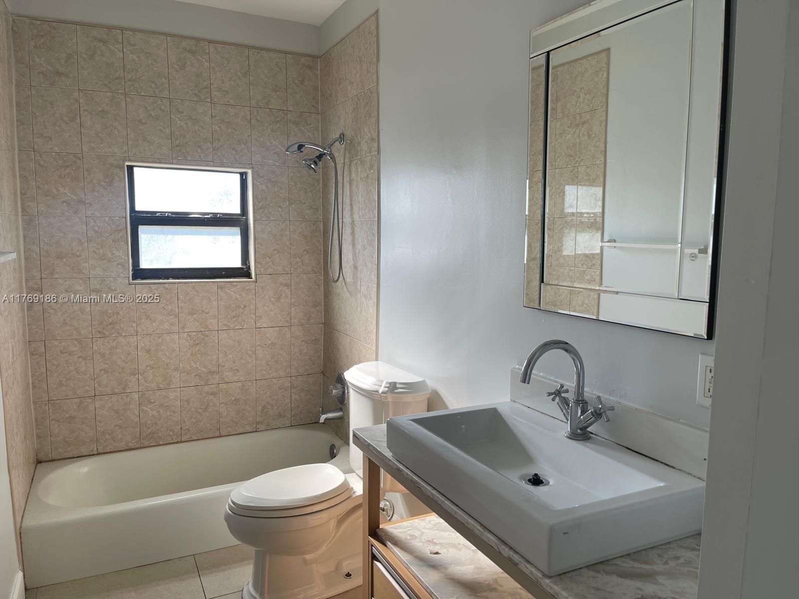 NORTH PALM BCH 3 - Residential Lease