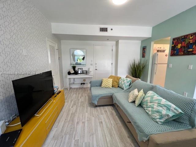 THE LINCOLN CONDO - Residential