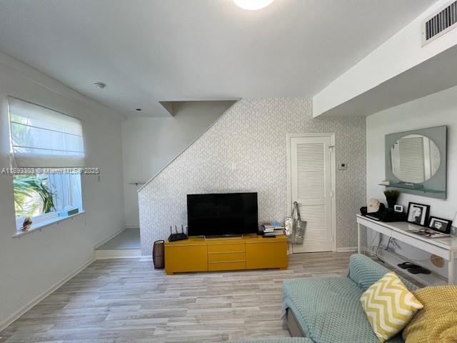 THE LINCOLN CONDO - Residential