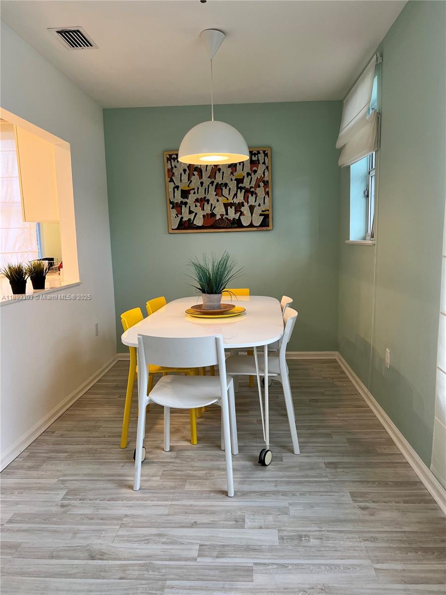THE LINCOLN CONDO - Residential
