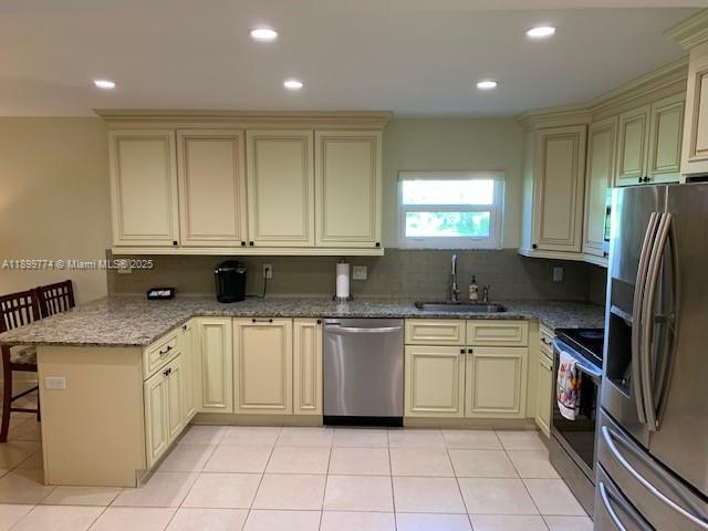 VILLAS ON THE GREEN CONDO - Residential Lease