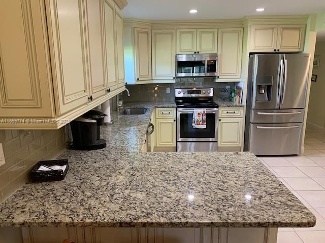 VILLAS ON THE GREEN CONDO - Residential Lease