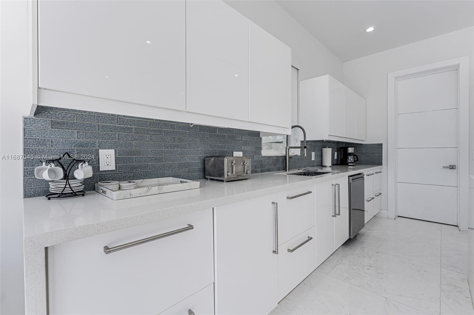 ADEMAR PARK AMD PL - Residential