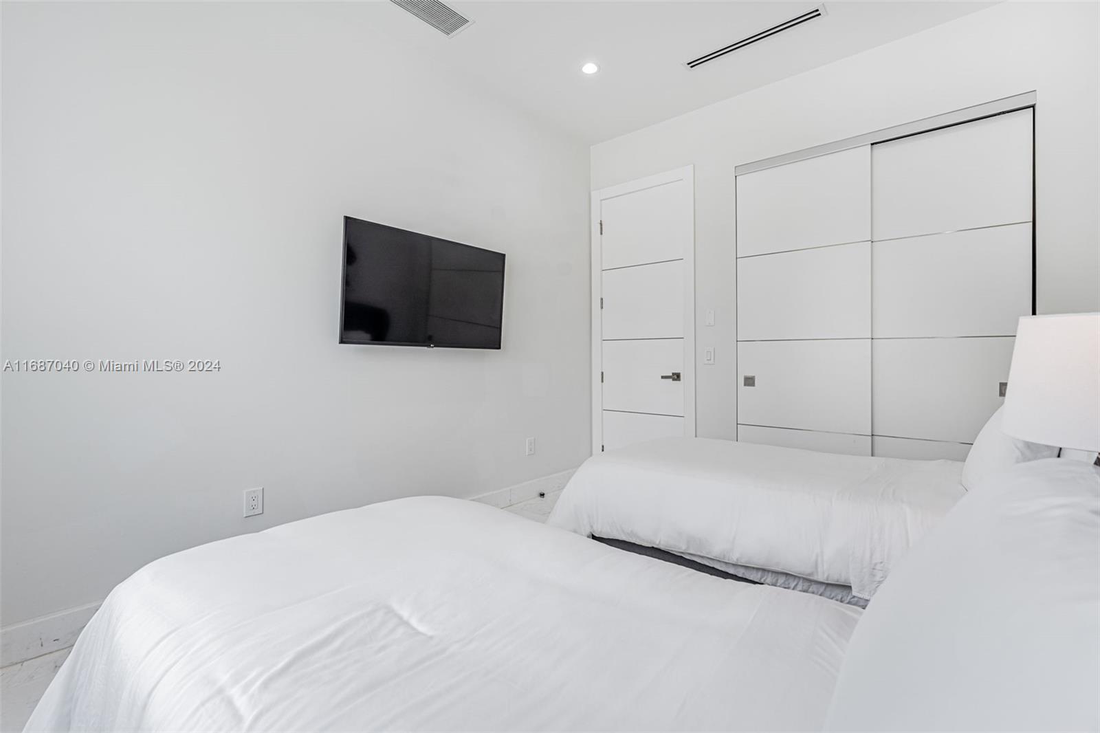 ADEMAR PARK AMD PL - Residential