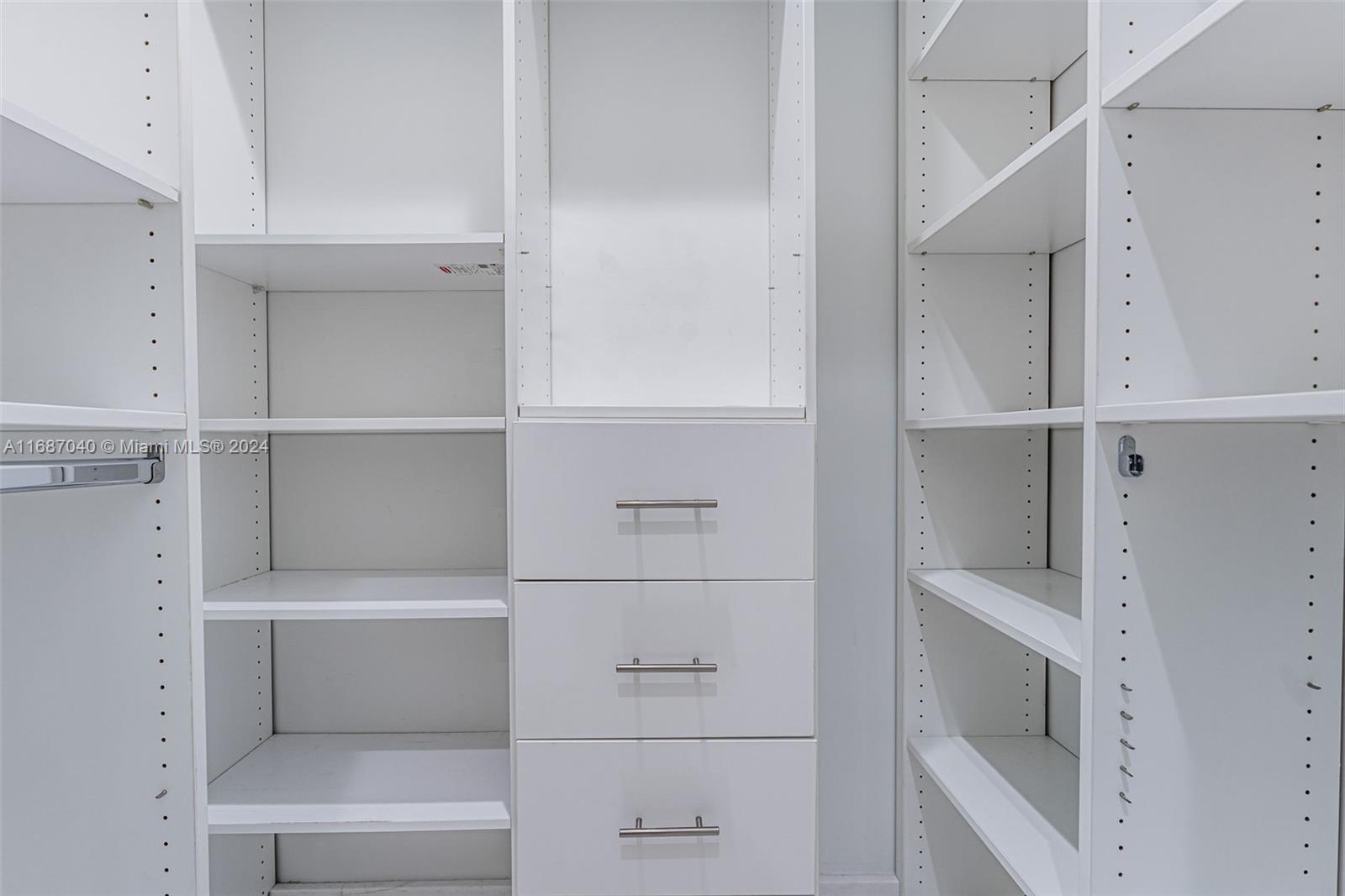 ADEMAR PARK AMD PL - Residential