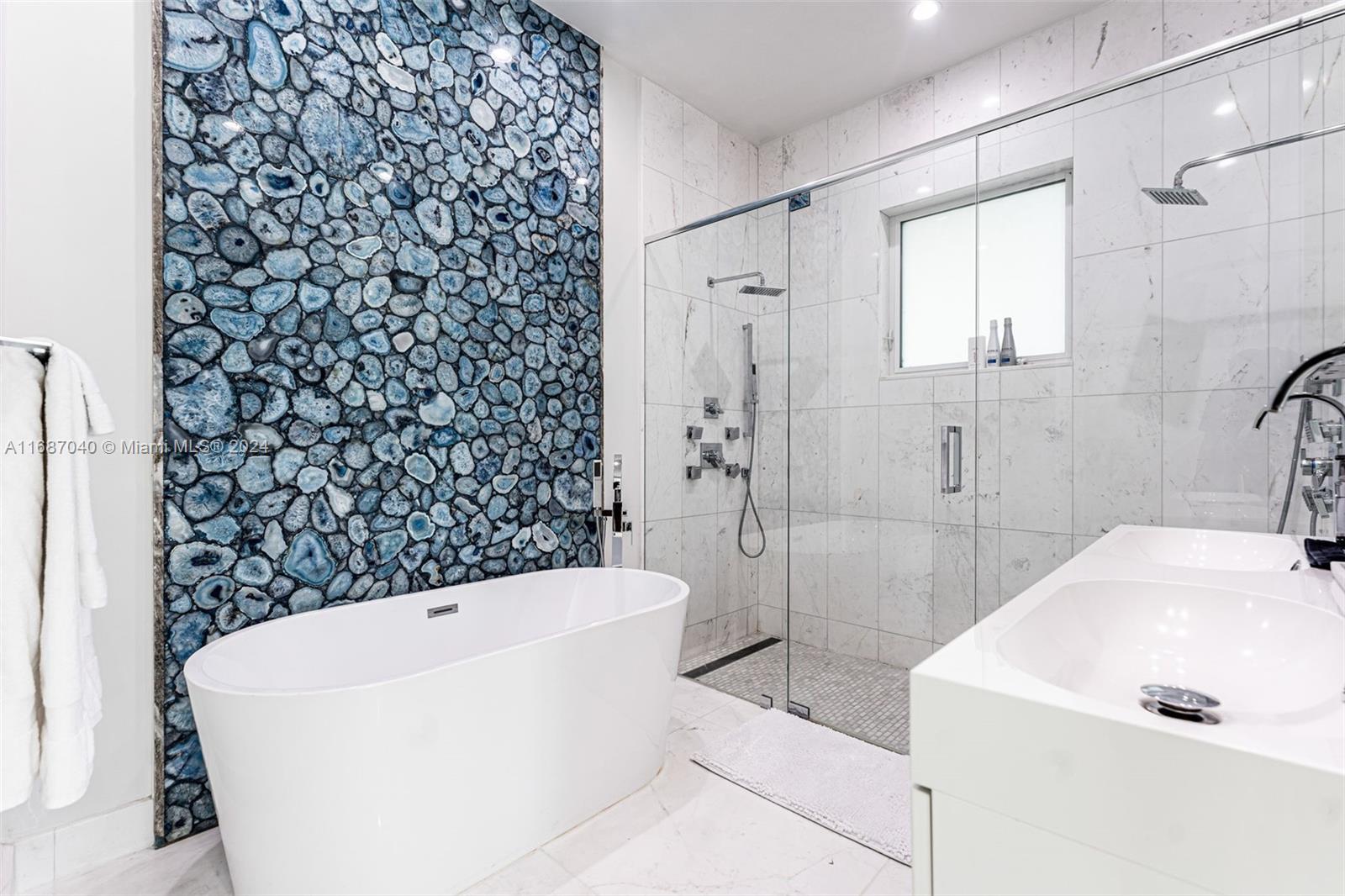 ADEMAR PARK AMD PL - Residential