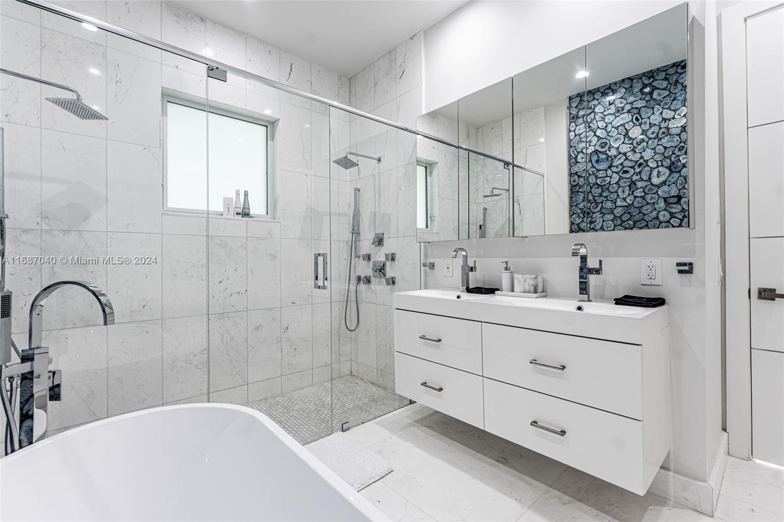 ADEMAR PARK AMD PL - Residential