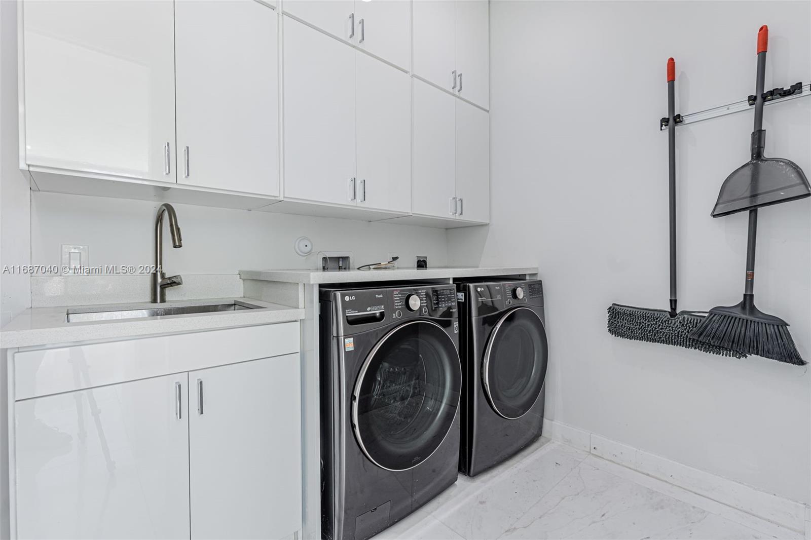 ADEMAR PARK AMD PL - Residential