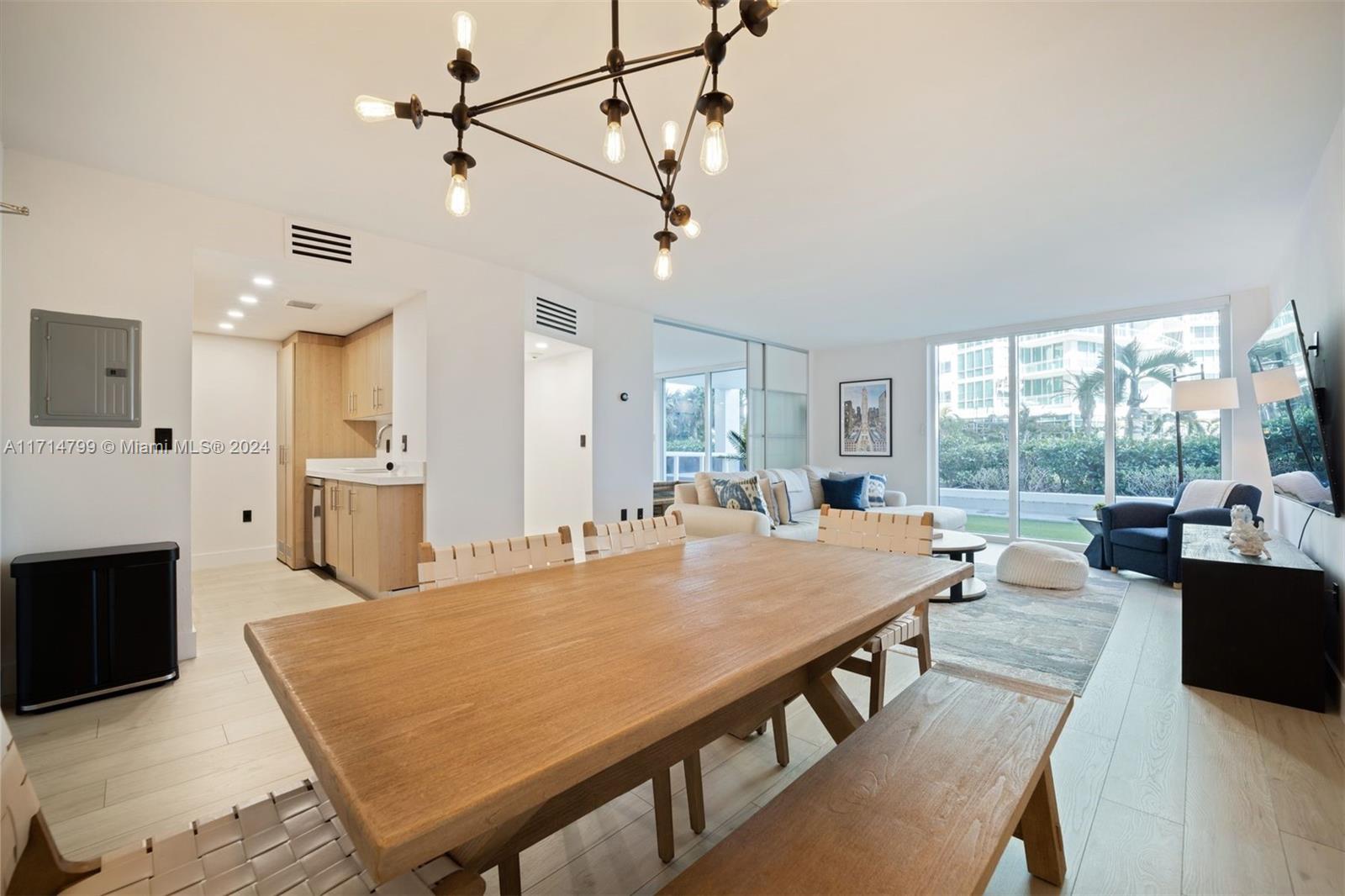 10275 Collins Ave 206