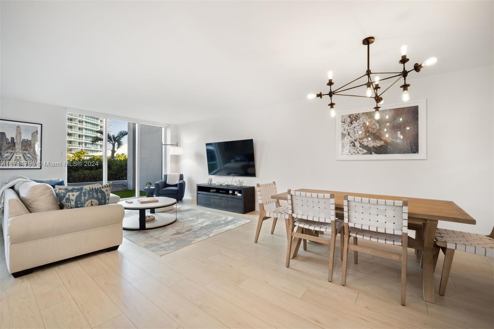 10275 Collins Ave 206
