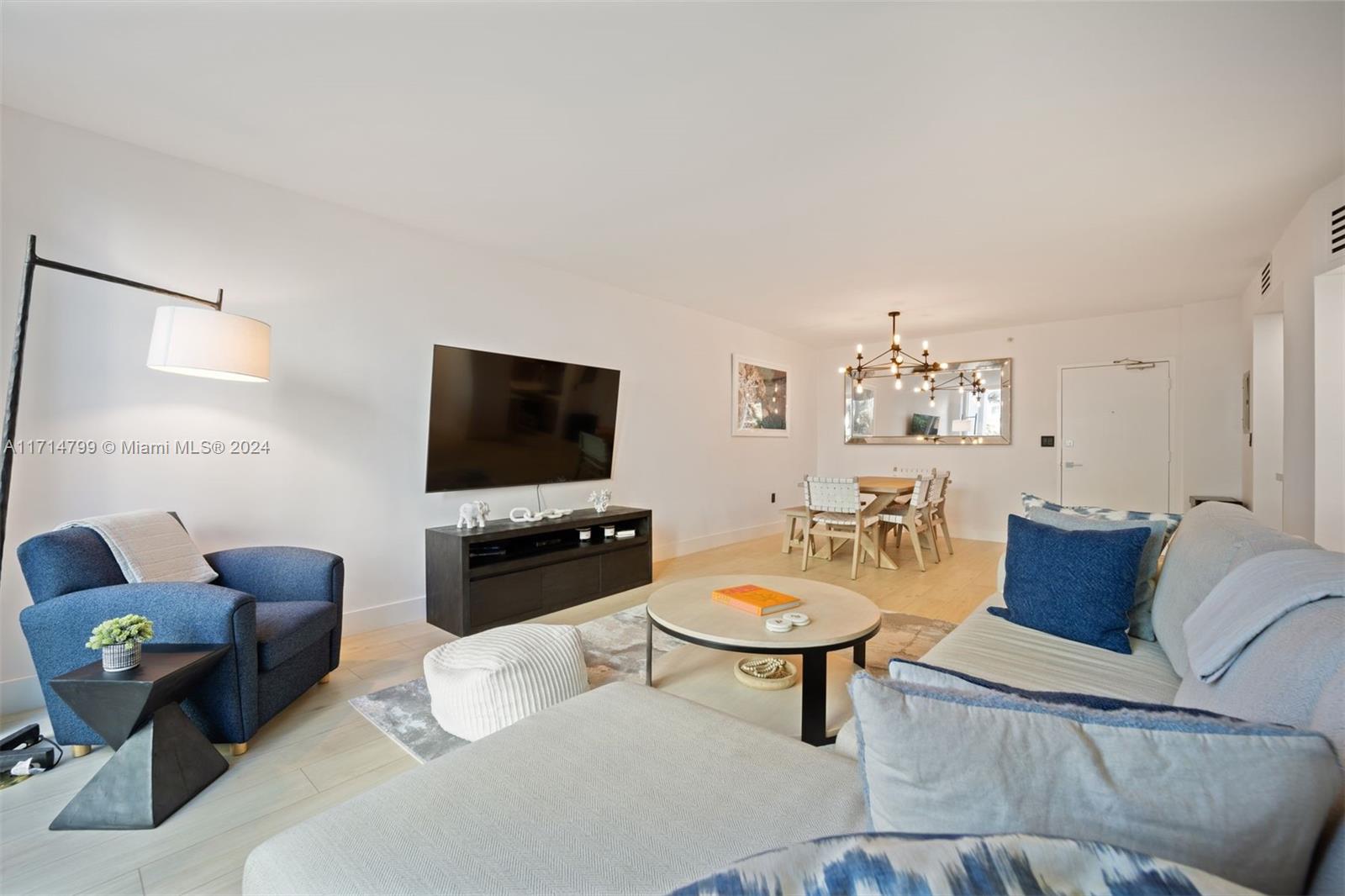 10275 Collins Ave 206