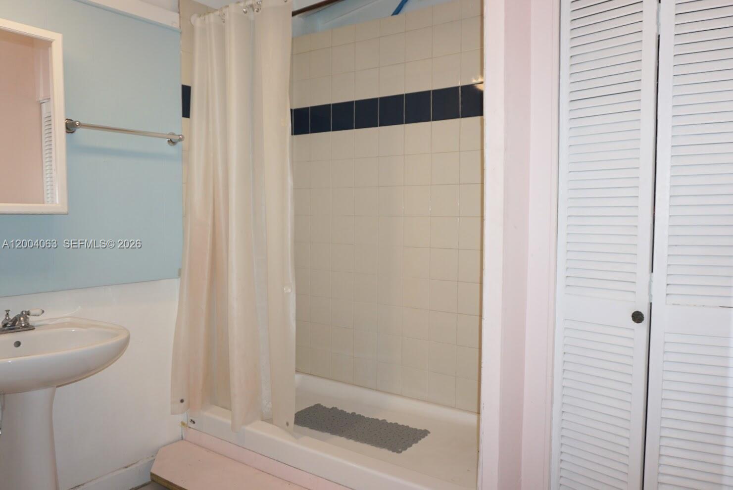 LARGO SOUND VILLAGE - Residential