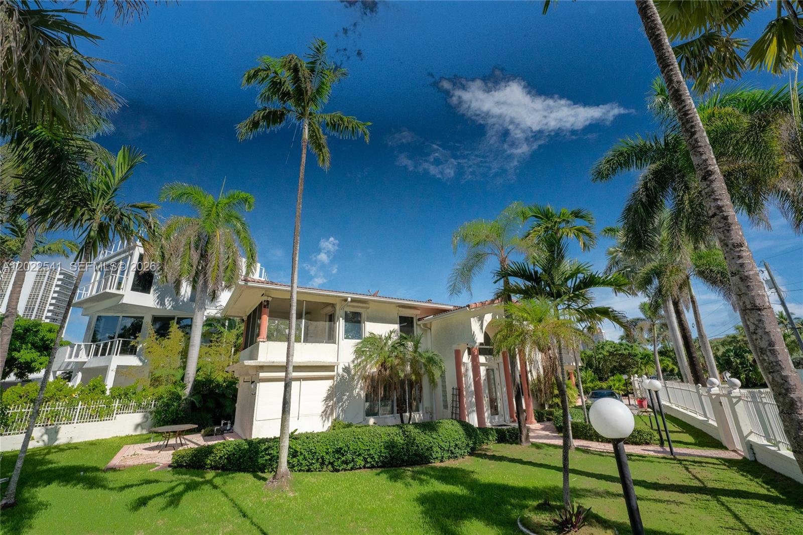 LAUDERDALE BEACH - Residential