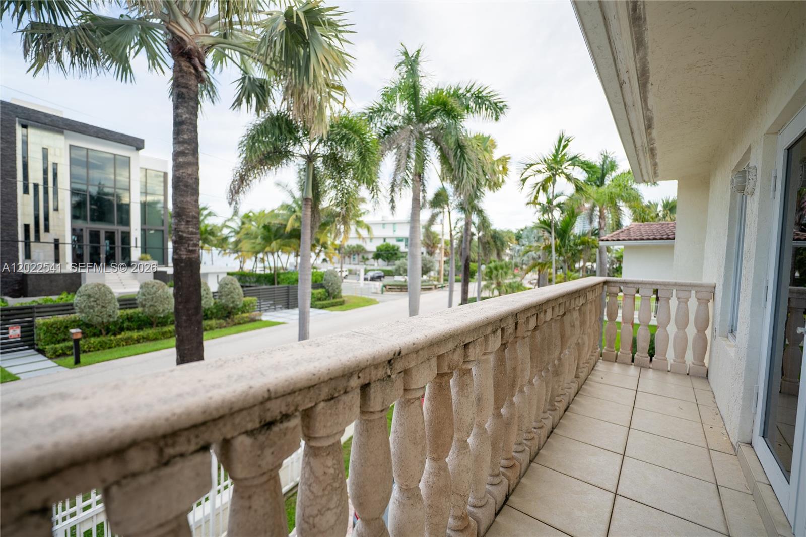 LAUDERDALE BEACH - Residential