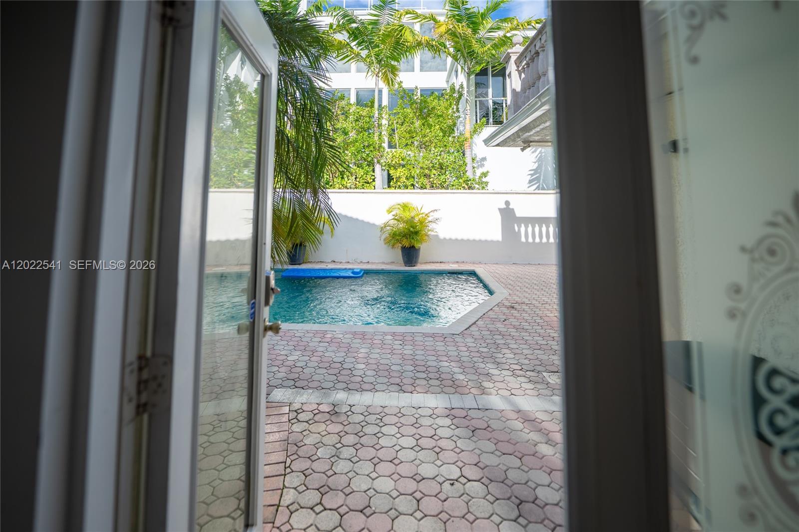 LAUDERDALE BEACH - Residential