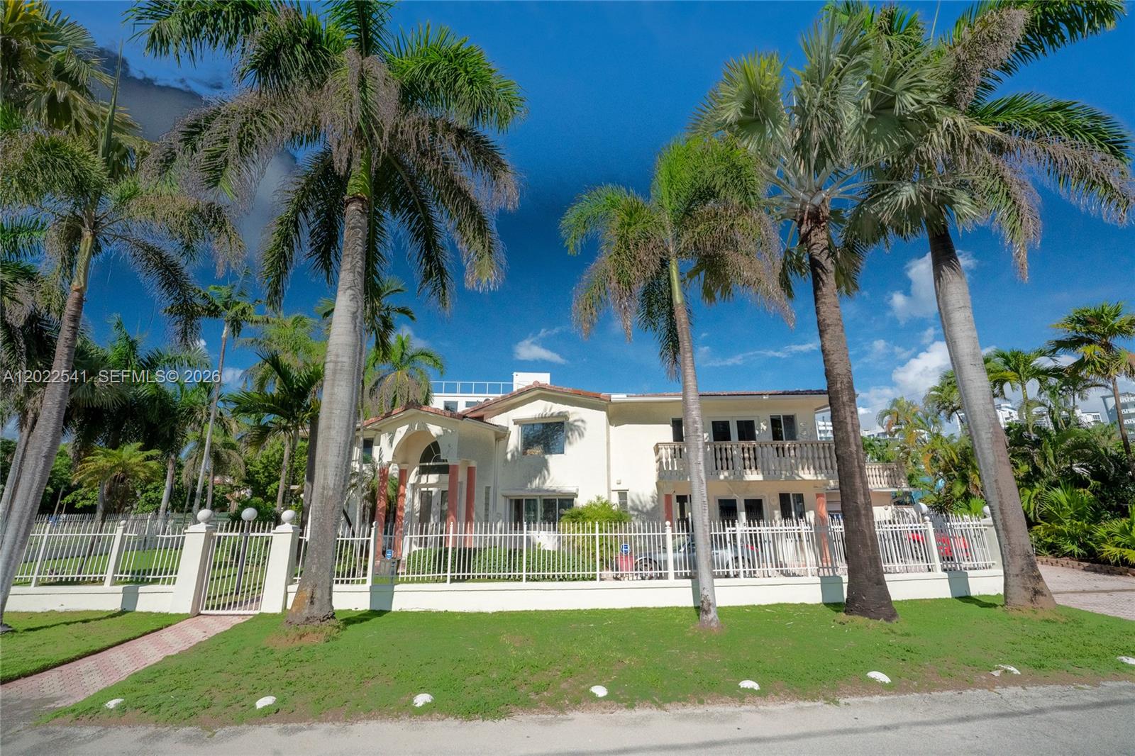 LAUDERDALE BEACH - Residential